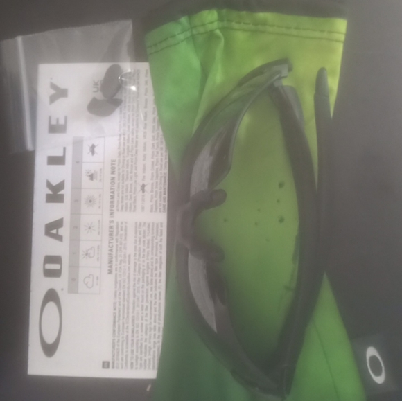 Brand new Oakley sunglasses - Picture 4 of 7